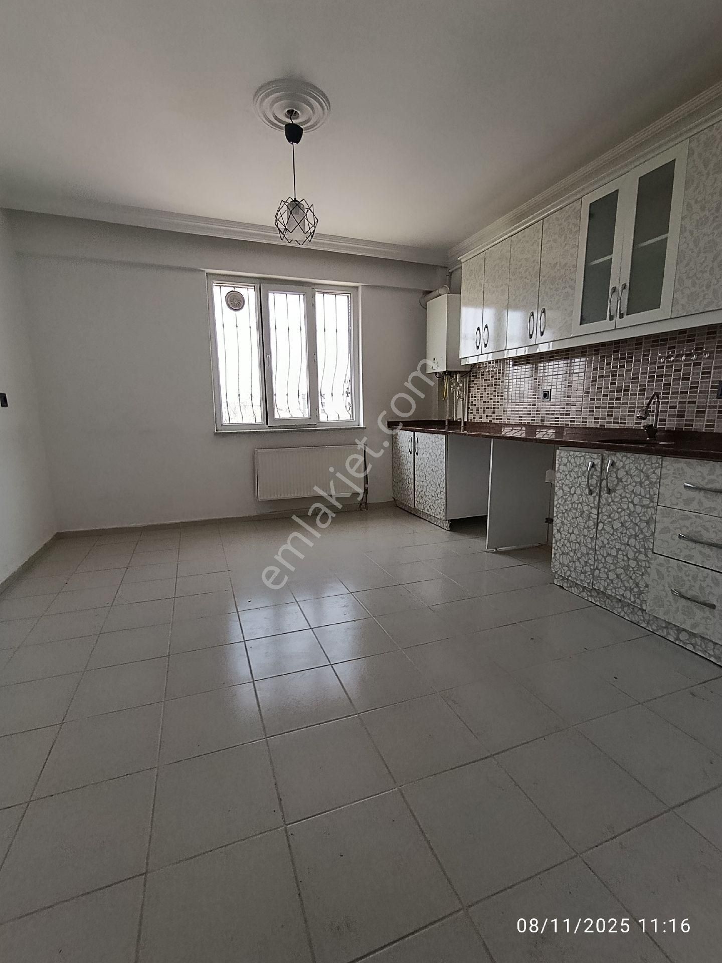 Çamlıca Mahallesinde Kiralık 2+1 Daire - Görsel 11