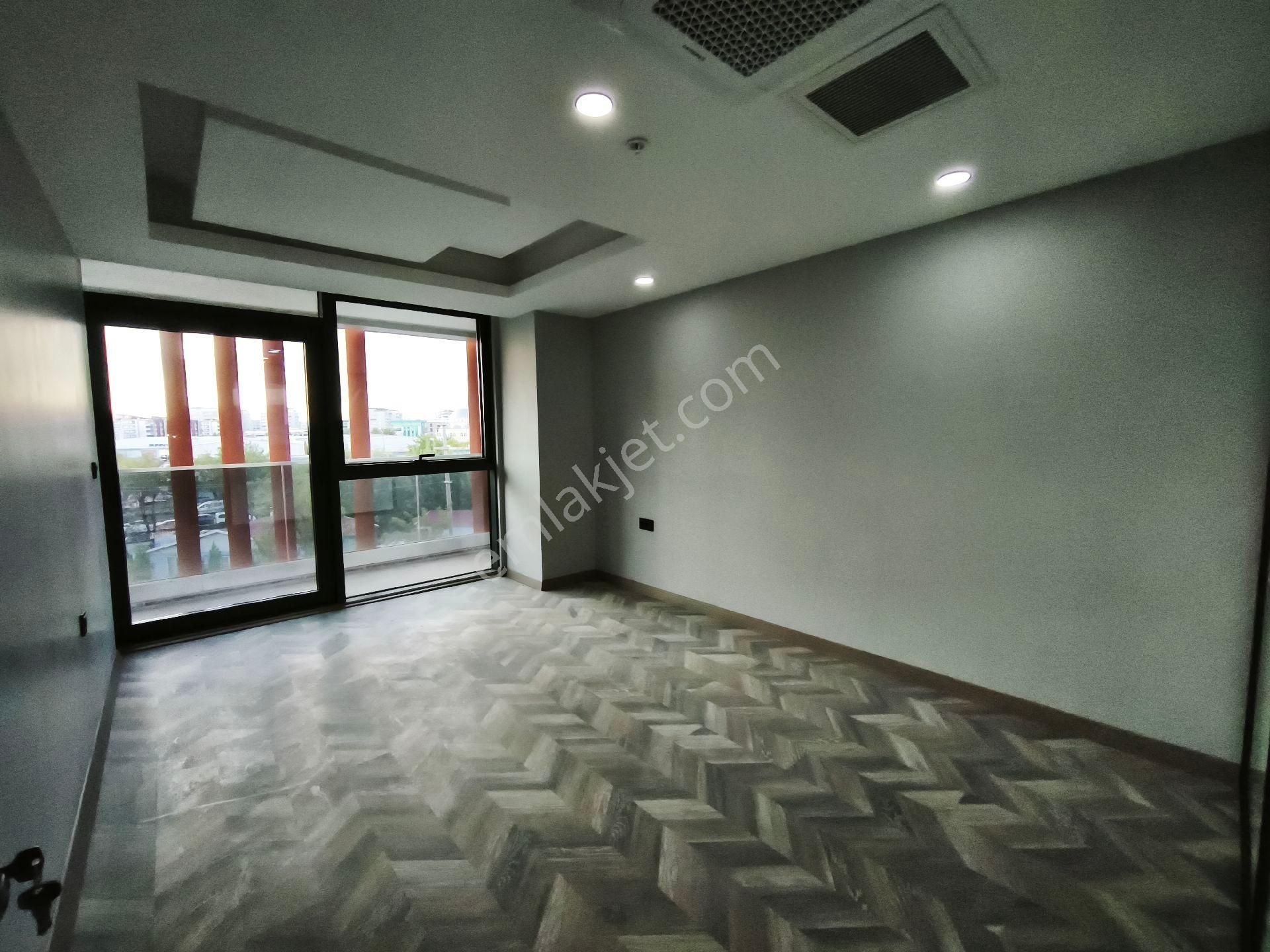 Premardan Kantar Plaza Da Satılık 2+1 Buro - Görsel 14