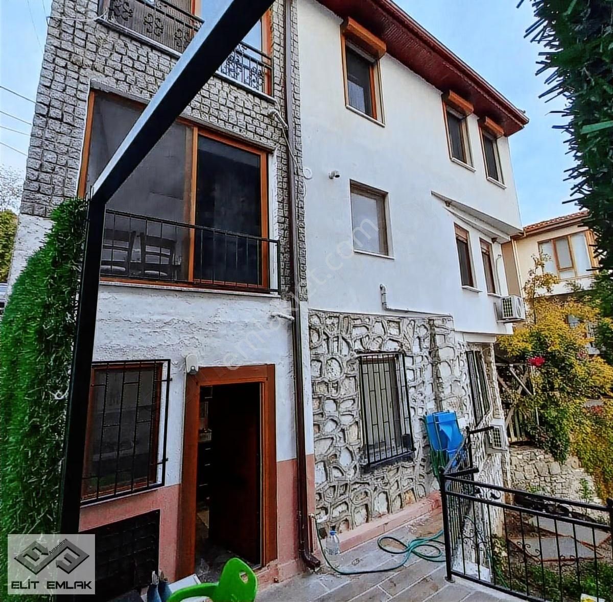 Altınoluk Köyünde Deniz Manzaralı Uygun Fiyata Villa - Görsel 24