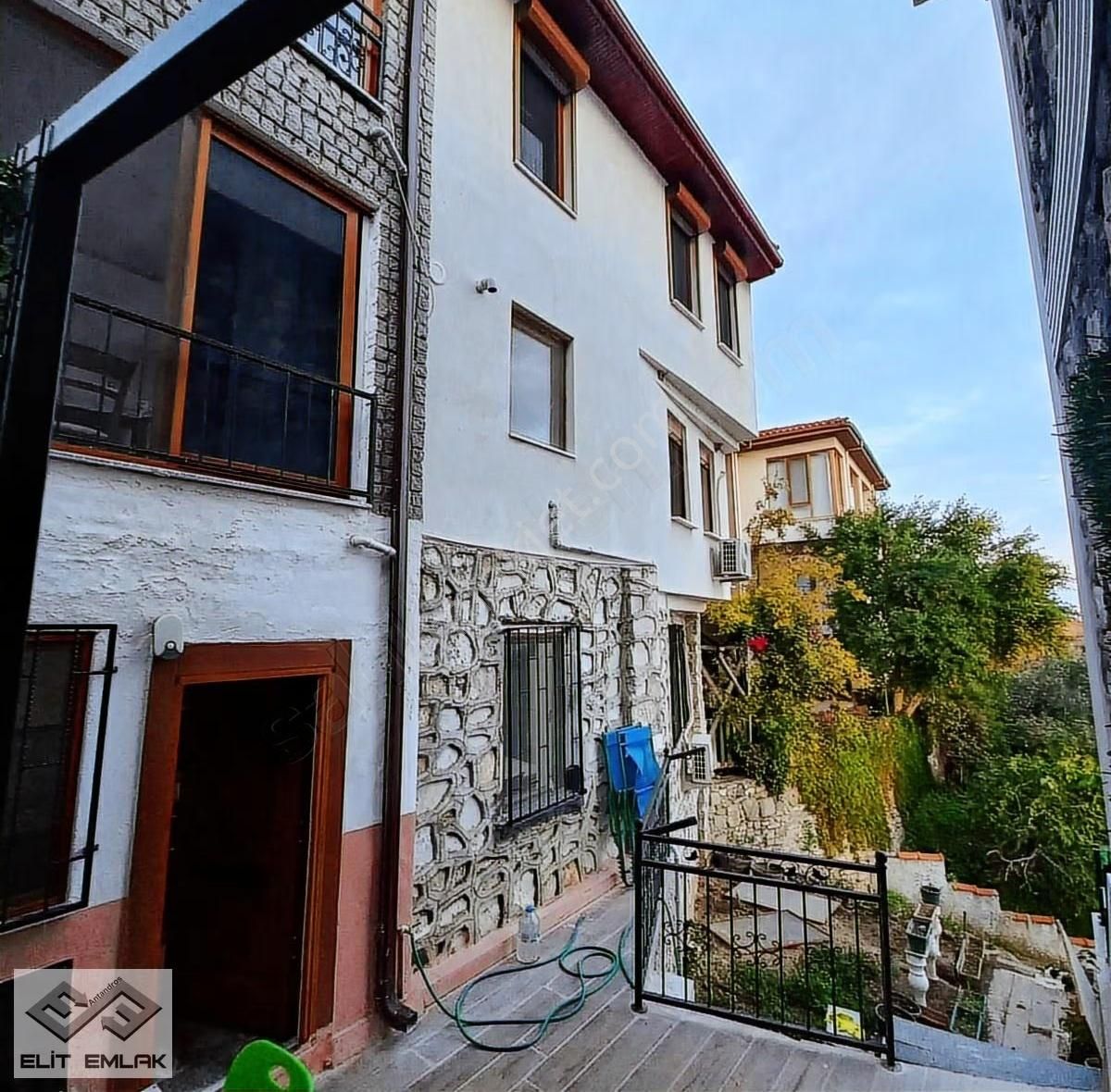 Altınoluk Köyünde Deniz Manzaralı Uygun Fiyata Villa - Görsel 19