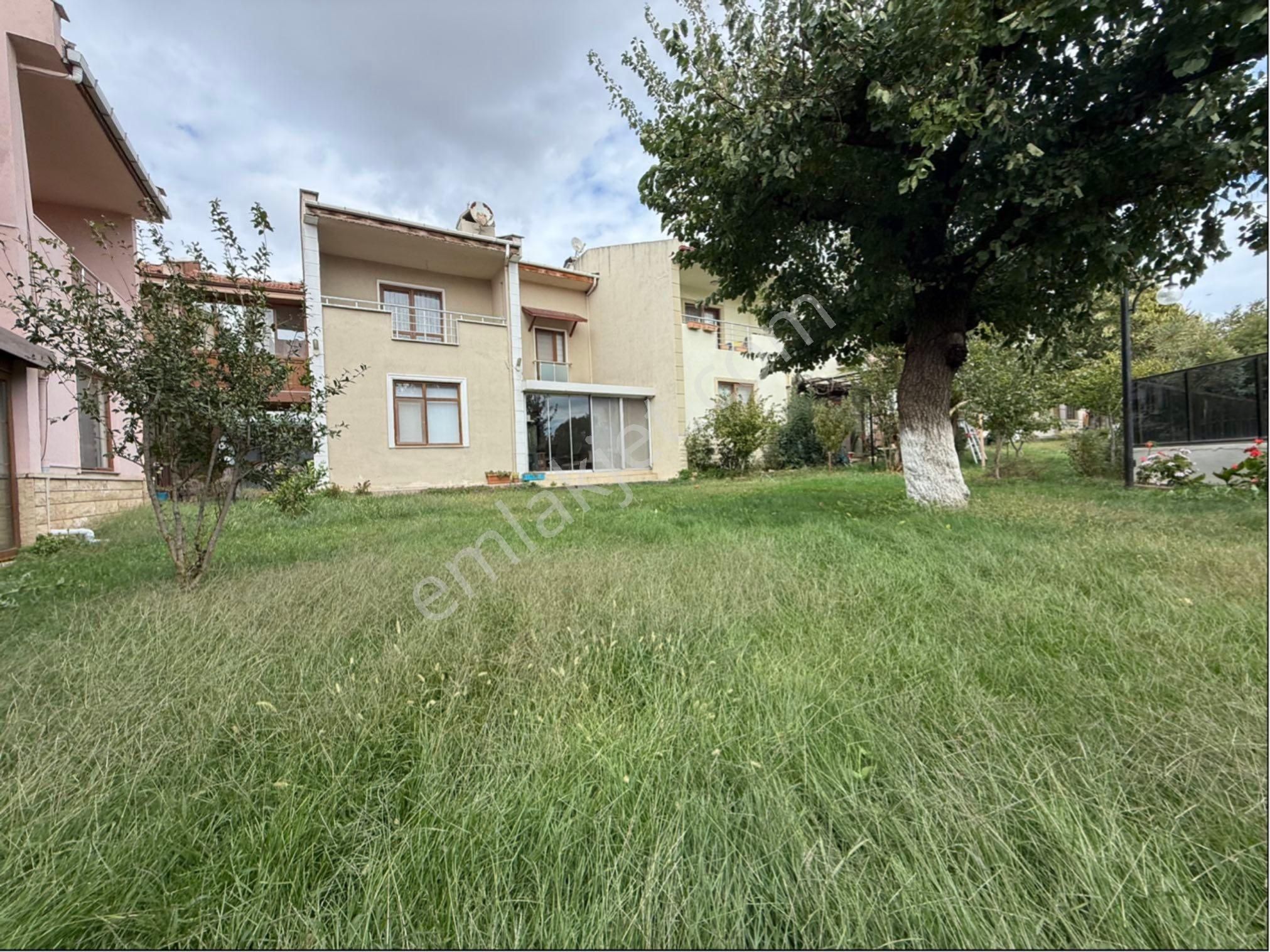 Emlak Konutların Sitesinde 4+1 Havuzlu Satılık Villa - Görsel 6