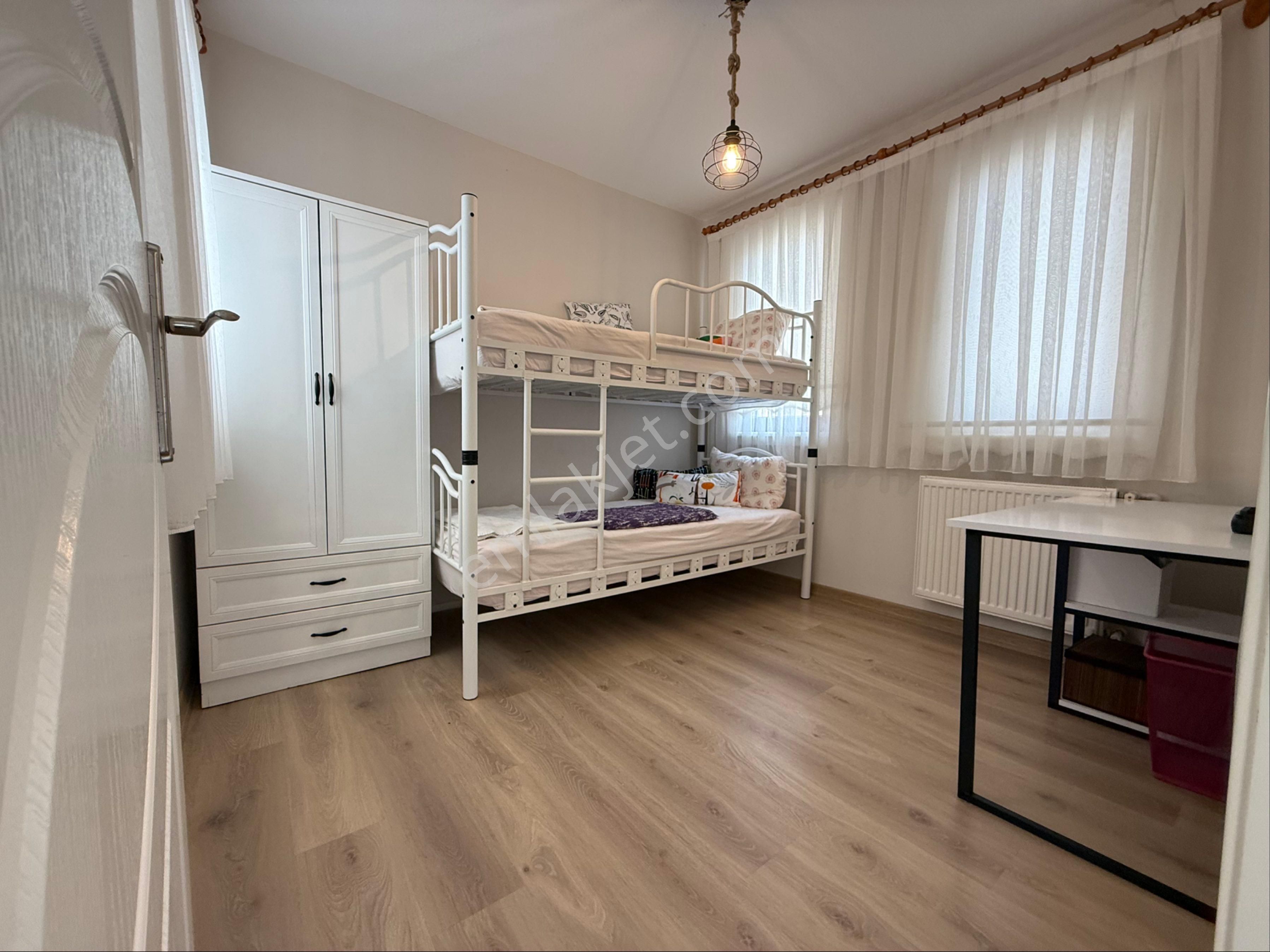 Emlak Konutların Sitesinde 4+1 Havuzlu Satılık Villa - Görsel 21