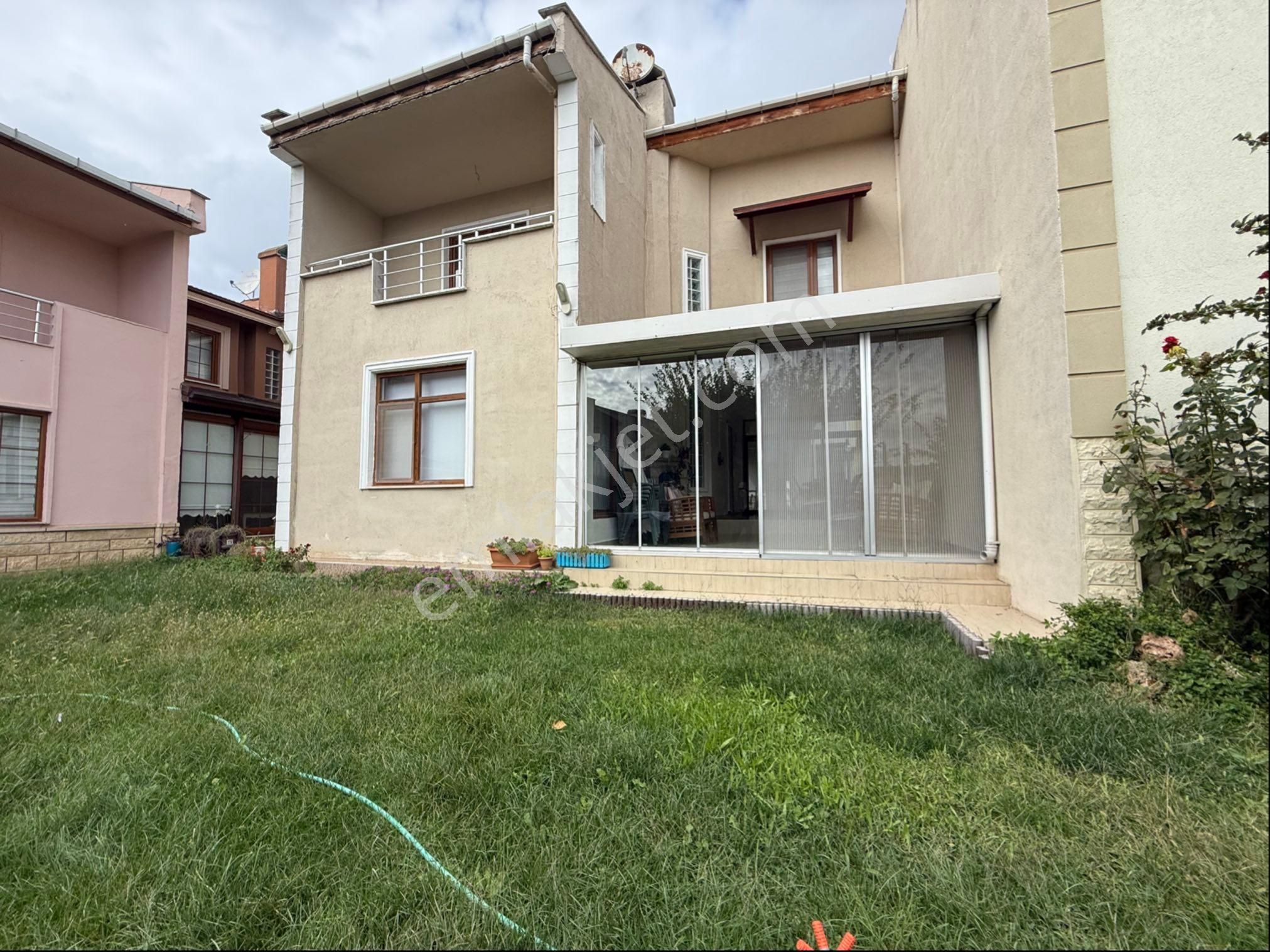 Emlak Konutların Sitesinde 4+1 Havuzlu Satılık Villa - Görsel 15