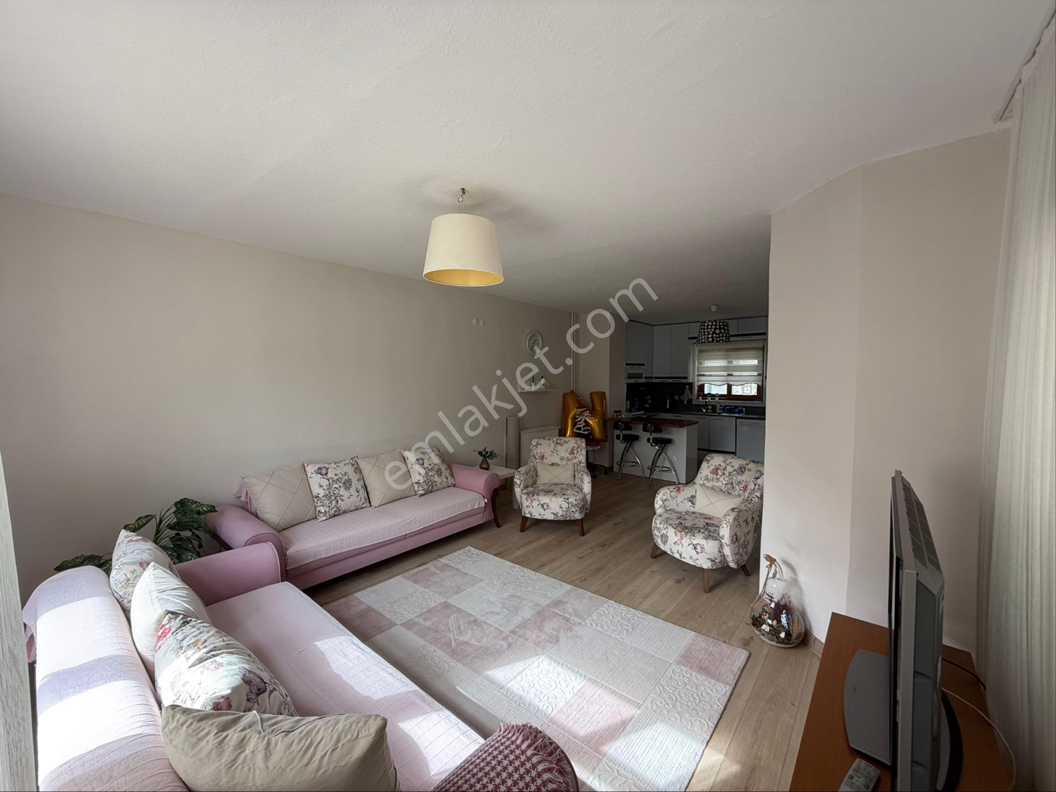 Emlak Konutların Sitesinde 4+1 Havuzlu Satılık Villa - Görsel 2