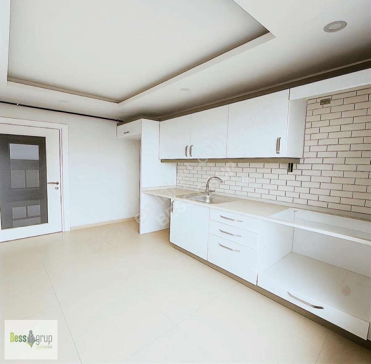 Beylikdüzü'nde Havuzlu Site İçerisinde Kısa Katlı Satılık Daire - Görsel 15