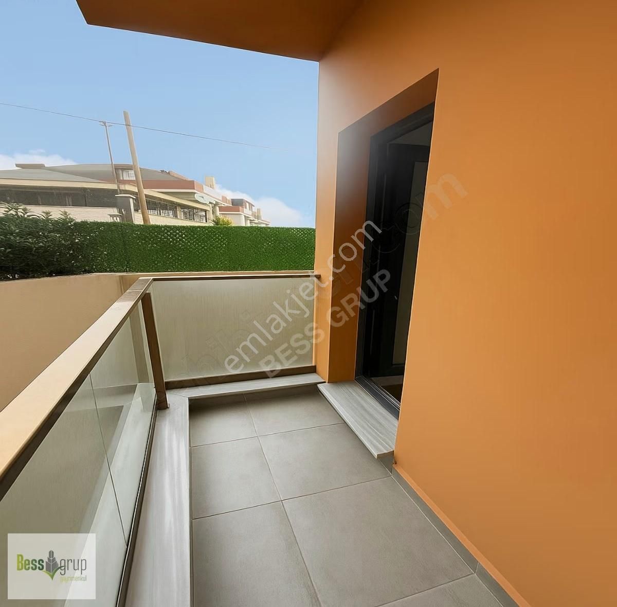 Beylikdüzü'nde Havuzlu Site İçerisinde Kısa Katlı Satılık Daire - Görsel 16