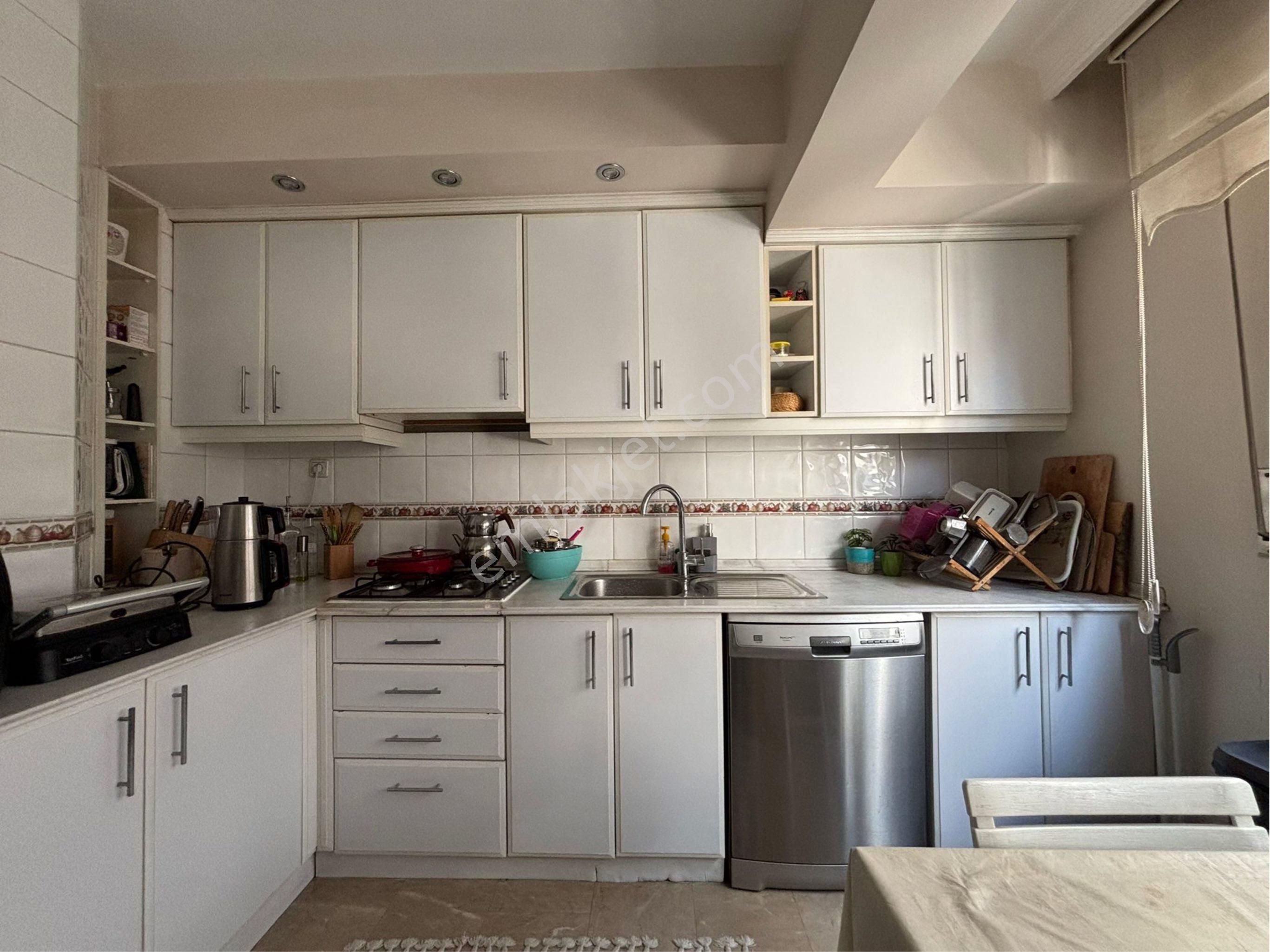 Alsancak Dutlu Sokakta 3.kat 3+1 Genç Binada Otoparklı Satılık Daire! - Görsel 8