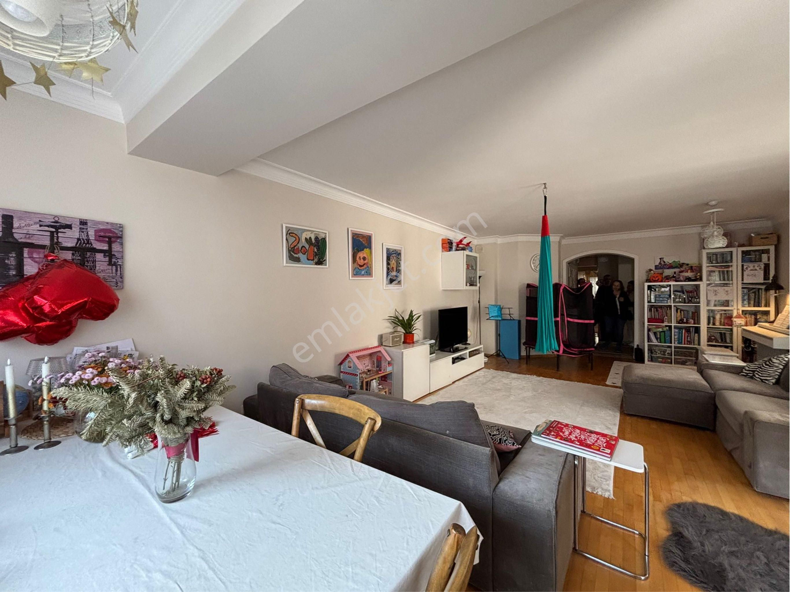 Alsancak Dutlu Sokakta 3.kat 3+1 Genç Binada Otoparklı Satılık Daire! - Görsel 5