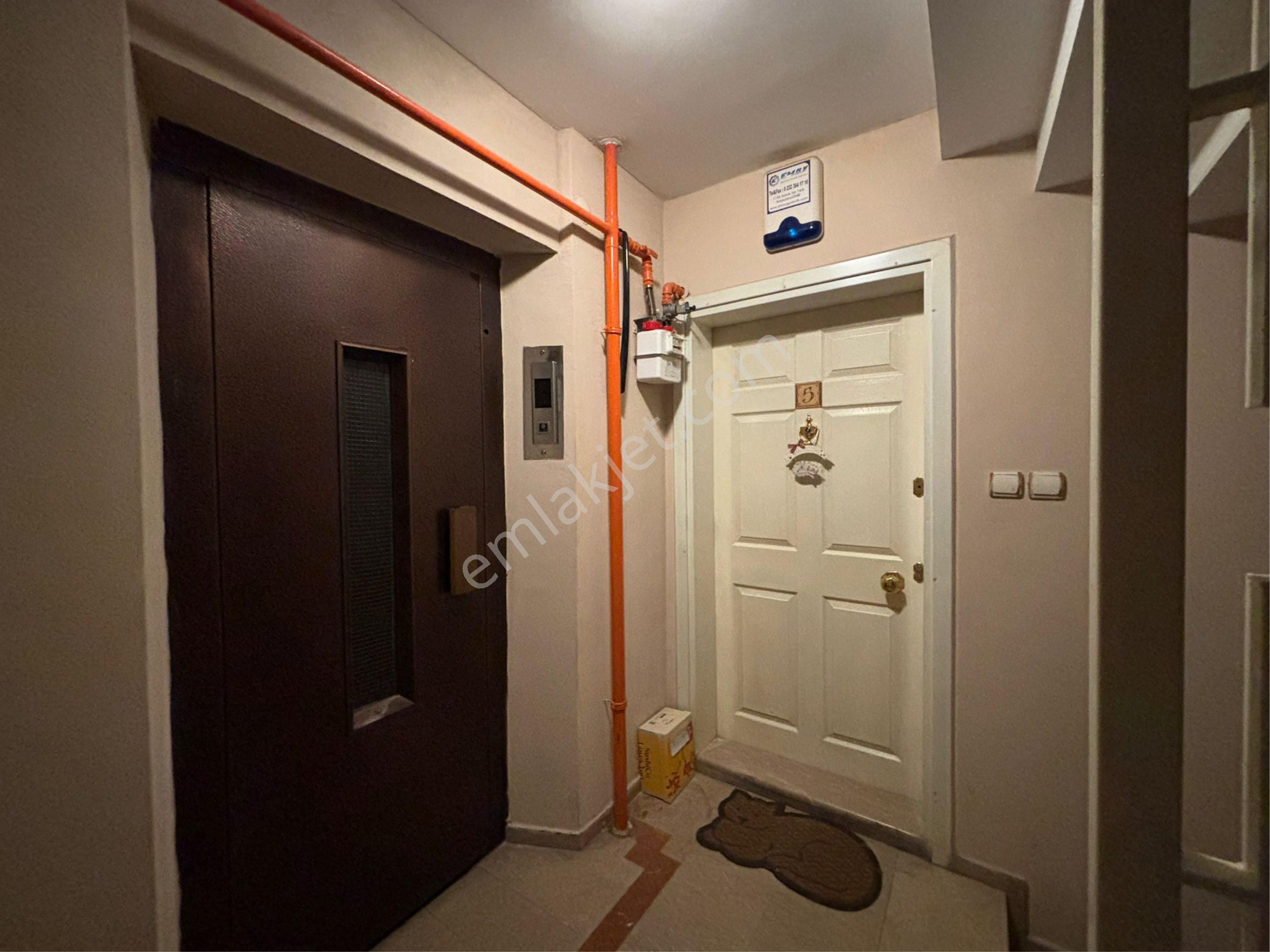 Alsancak Dutlu Sokakta 3.kat 3+1 Genç Binada Otoparklı Satılık Daire! - Görsel 13