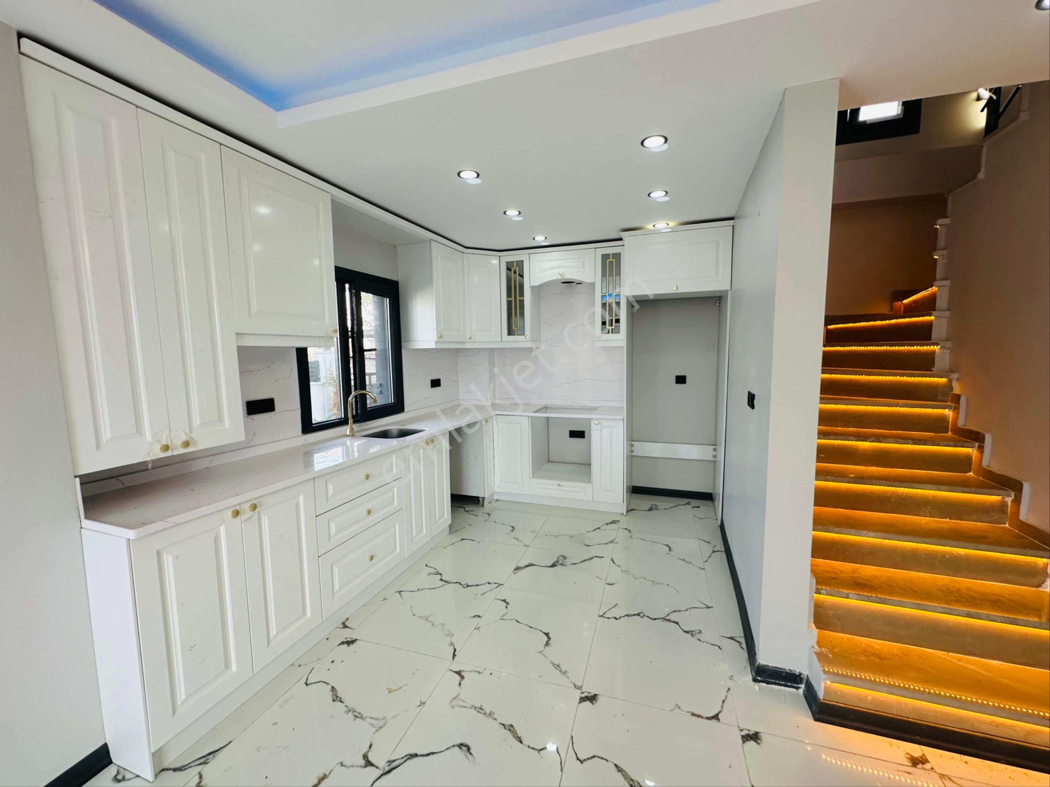 Yeniçiftlikde E-5 E 100 Denize 200 Metre Mesafede Müstakil İskanlı 4+1 Lüx Villa - Görsel 21