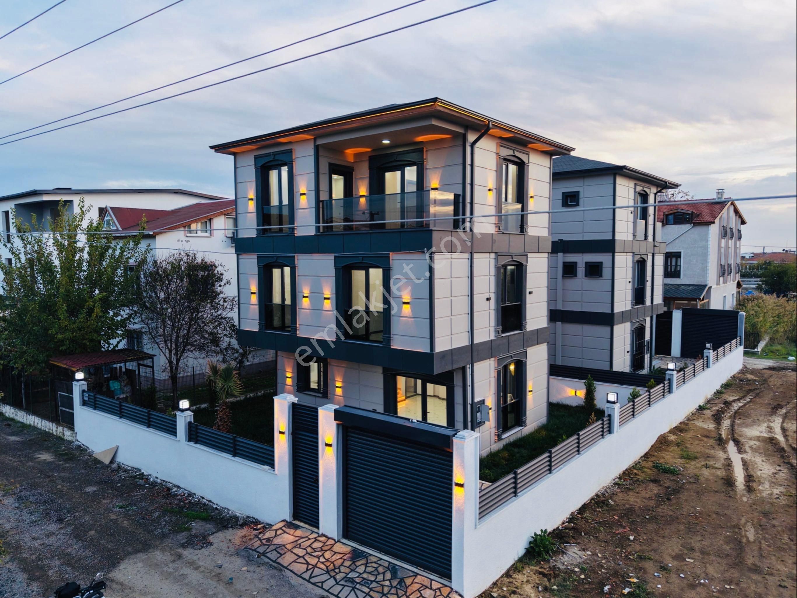 Yeniçiftlikde E-5 E 100 Denize 200 Metre Mesafede Müstakil İskanlı 4+1 Lüx Villa - Görsel 8