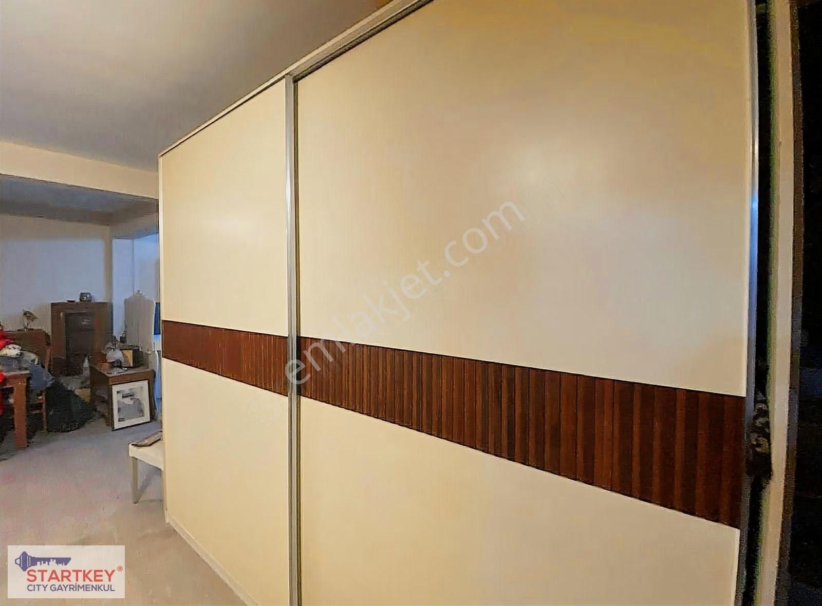 İzmir Karabağlar Mobilyacıların Kalbinde Satılık 4 Katlı Mağaza - Görsel 3