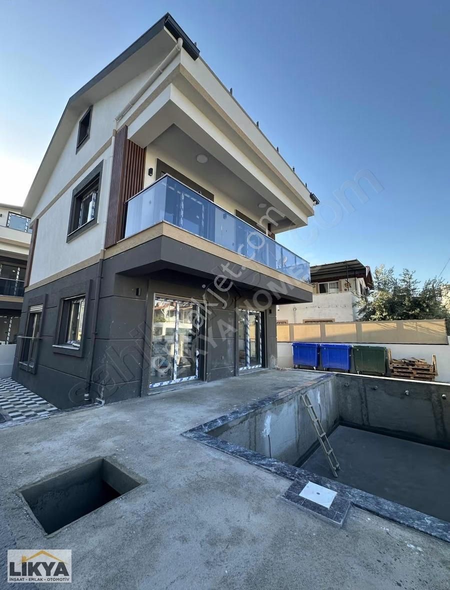 Fethiyede Kat Mülkiyetli Modern 4+1 Tribleks Villa