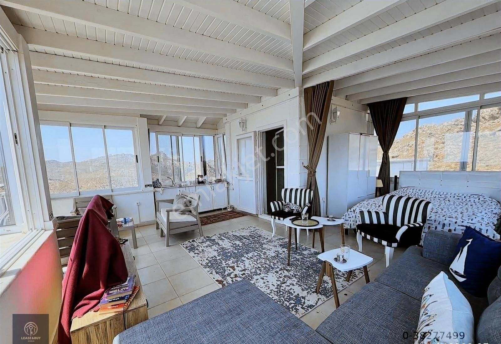 Aytur Sitesinde Geniş Bahçeli Villa - Görsel 16