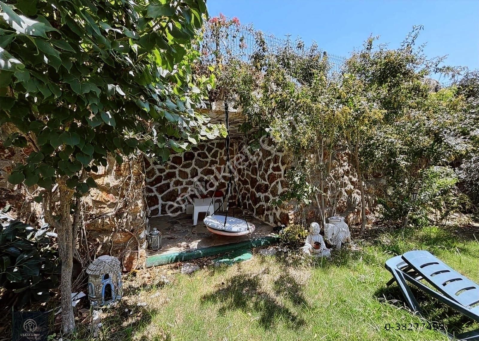 Aytur Sitesinde Geniş Bahçeli Villa - Görsel 10