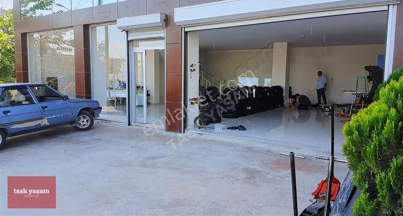 Gebze İnönü Mah. Gençlik Cad.de 3 Katlı 380m2 Satılık İş Yeri