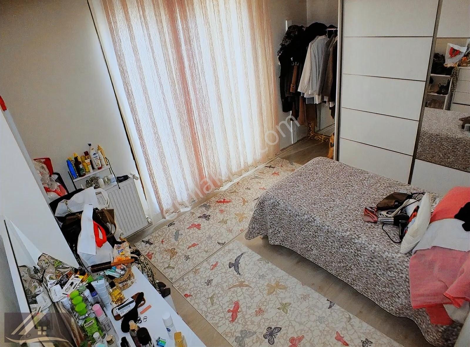 Mislife'tan Girne Caddesi Arkası 2. Kat 3+1 130 M2 Çift Balkonlu - Görsel 3