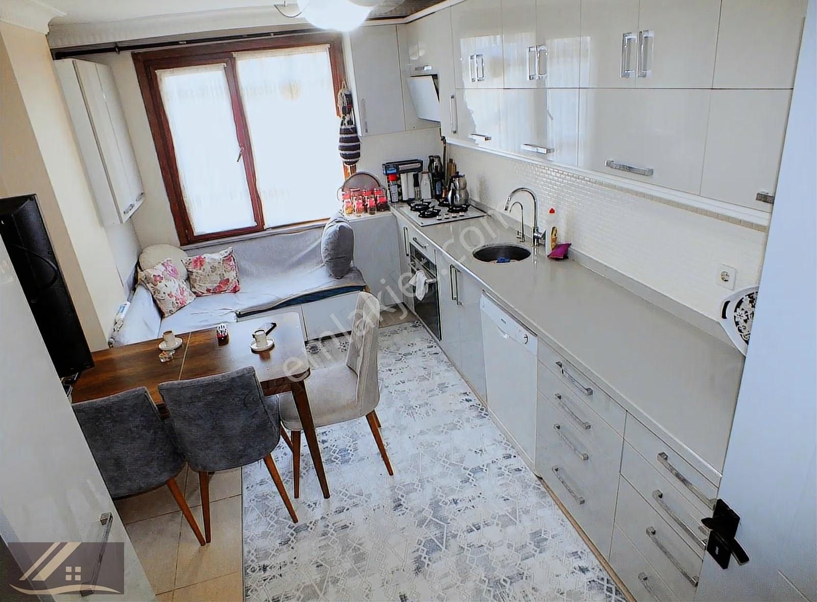 Mislife'tan Girne Caddesi Arkası 2. Kat 3+1 130 M2 Çift Balkonlu - Görsel 24