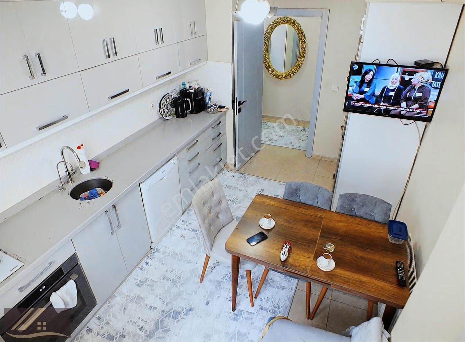 Mislife'tan Girne Caddesi Arkası 2. Kat 3+1 130 M2 Çift Balkonlu - Görsel 18