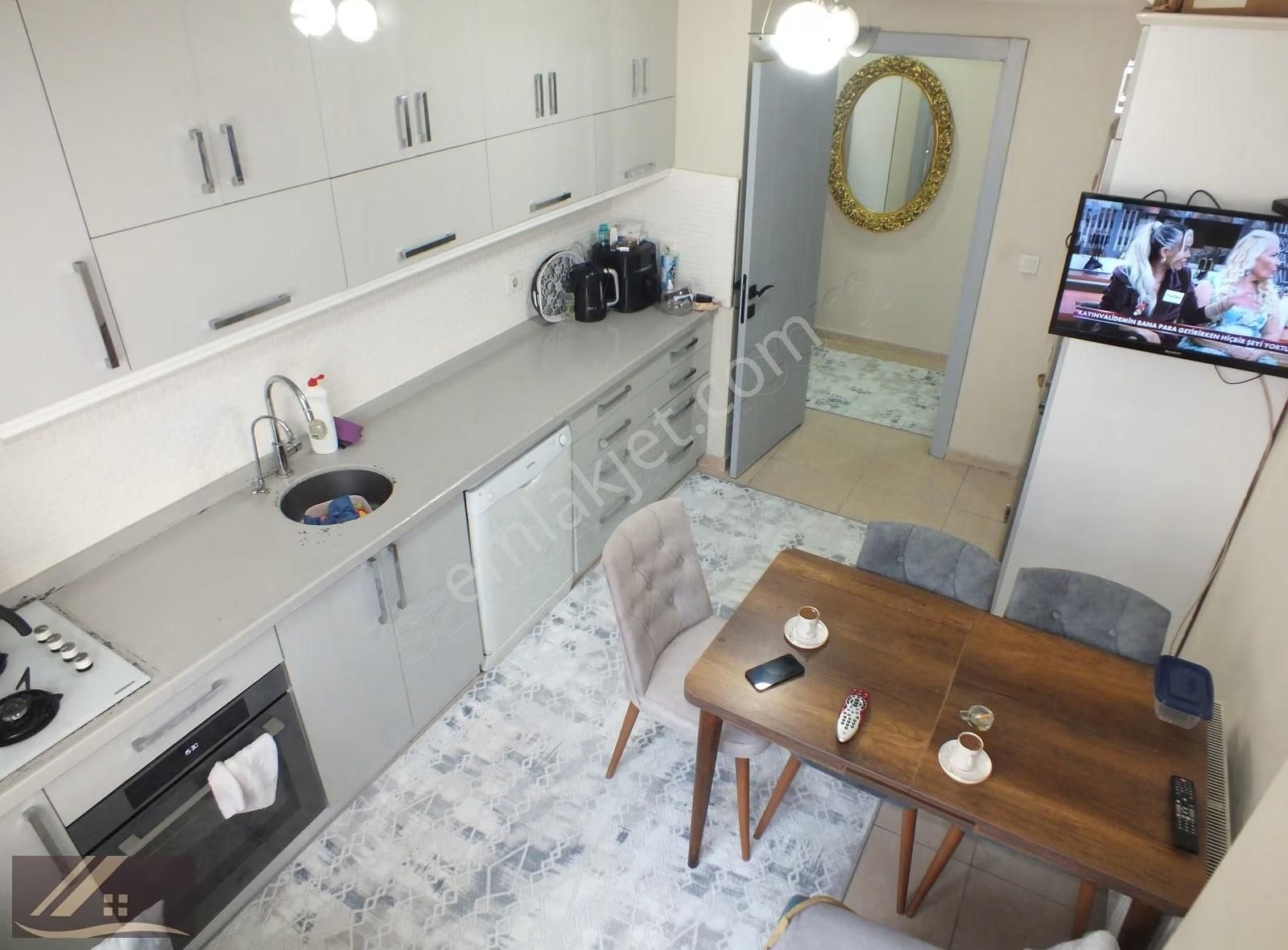 Mislife'tan Girne Caddesi Arkası 2. Kat 3+1 130 M2 Çift Balkonlu - Görsel 15