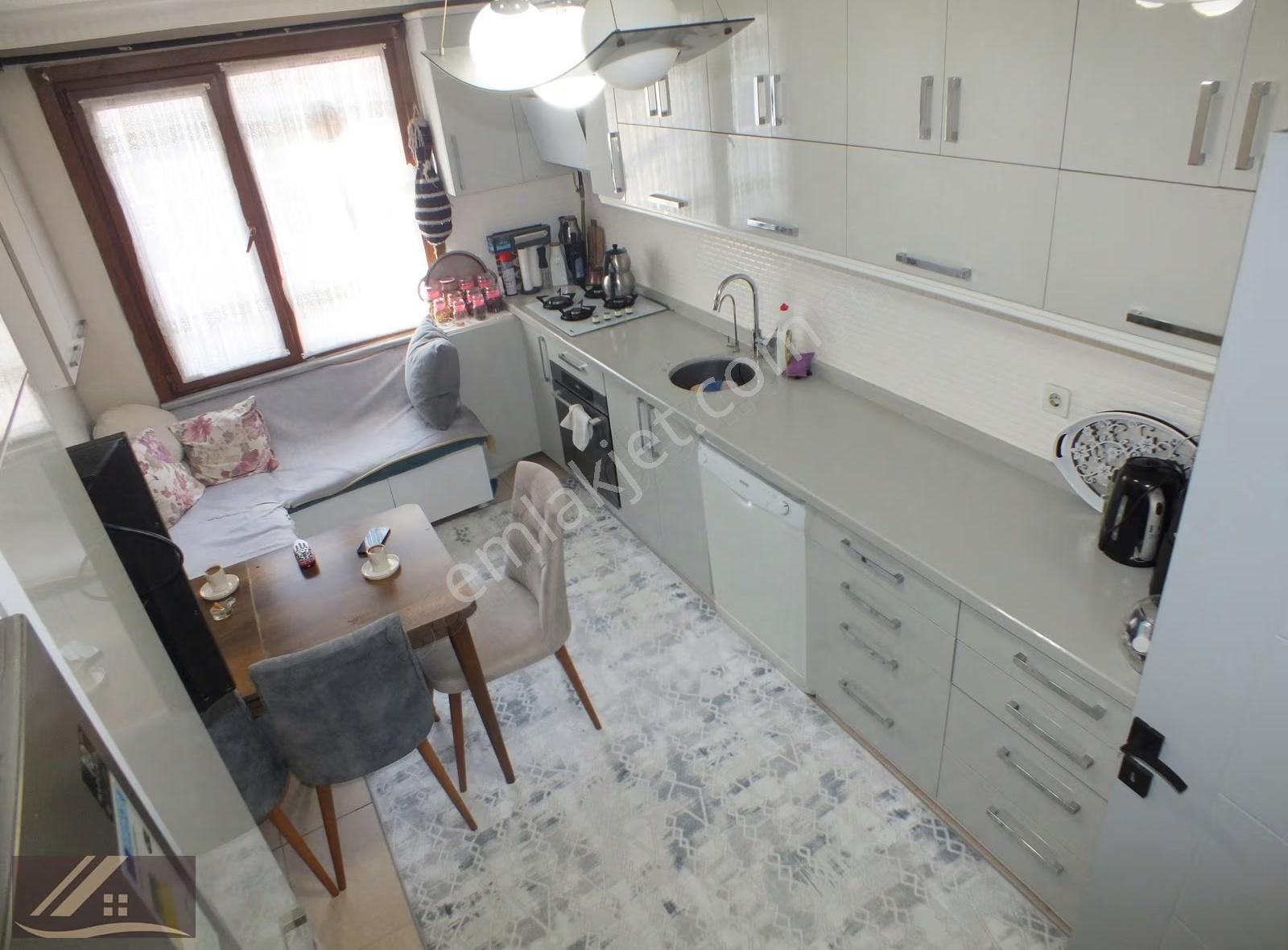Mislife'tan Girne Caddesi Arkası 2. Kat 3+1 130 M2 Çift Balkonlu - Görsel 12