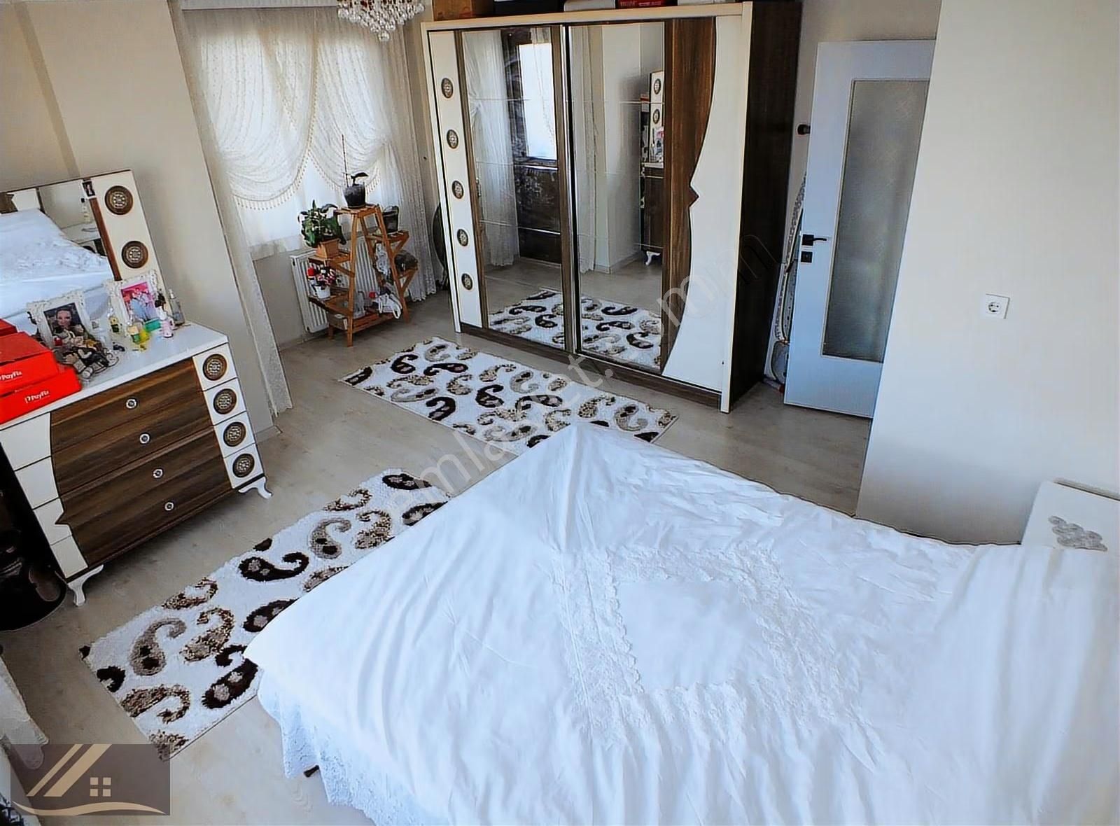 Mislife'tan Girne Caddesi Arkası 2. Kat 3+1 130 M2 Çift Balkonlu - Görsel 16