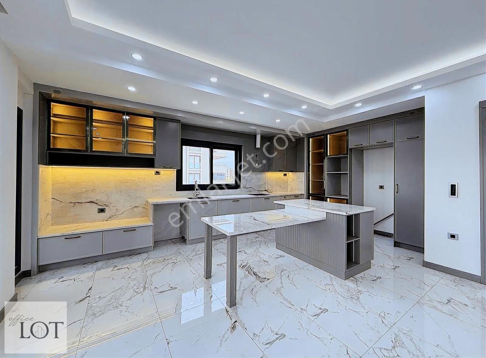 Selçukbey Mahallesi 200 M2 3,5+1 Satılık Lüx Daire