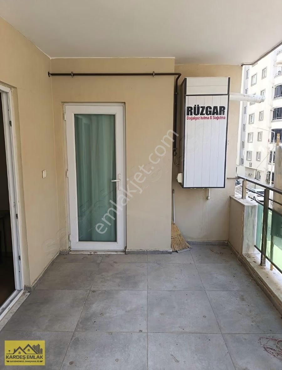 Kardeş Emlaktan.. Geniş Ve Merkezi Konum.... - Görsel 2