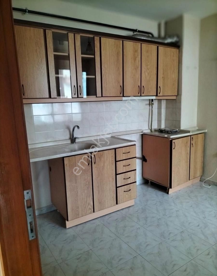100. Yılda Merkezi Konum Bahçeli Site İçinde Ara Kat Asansörlü Daire - Görsel 5