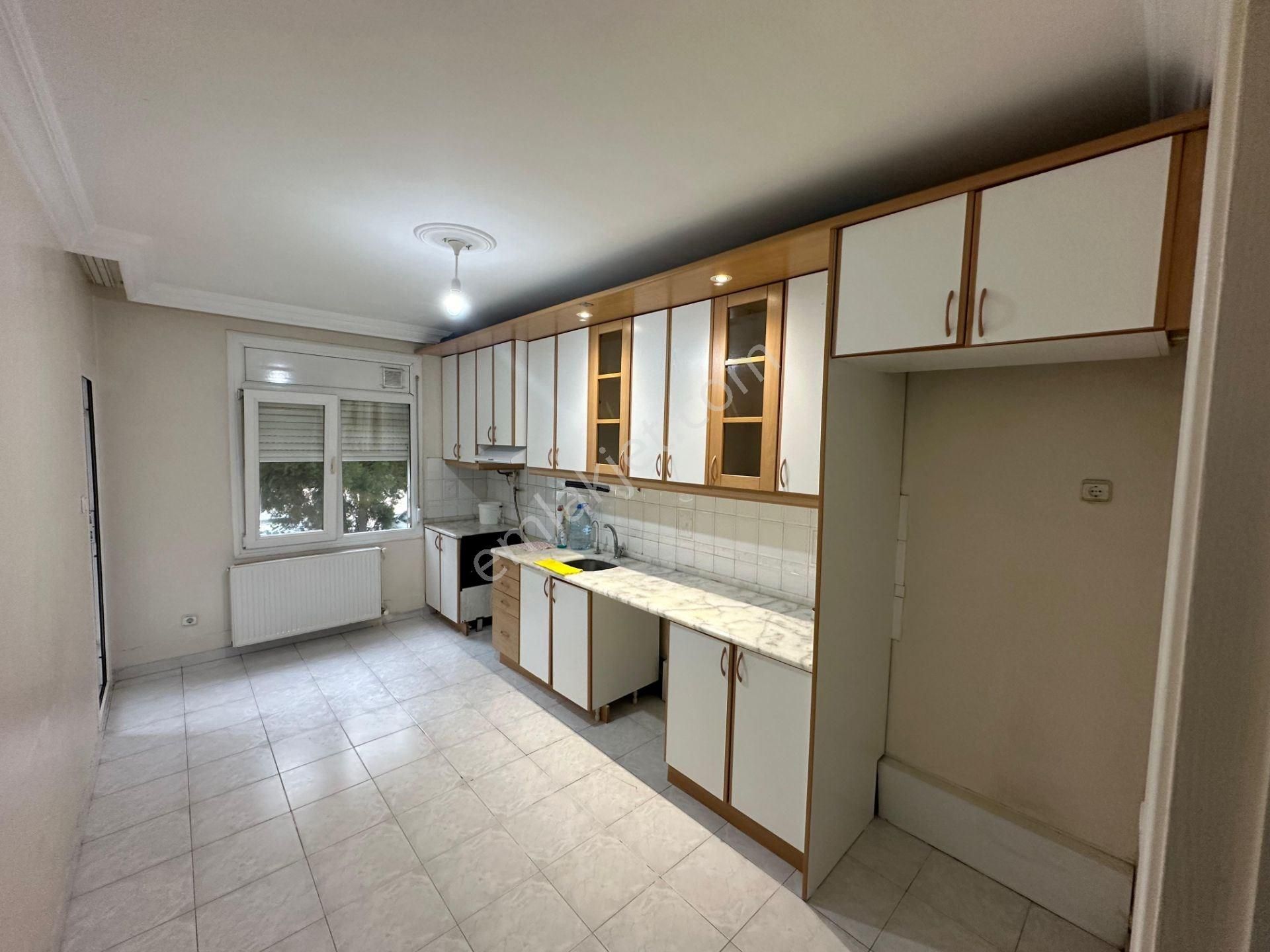 Beylikdüzü Yakuplu İhlas Marmara Evleri 1.kısımda Kiralık Daire 3+1 150 M2 Kısa Katlı Bloklarda - Görsel 13