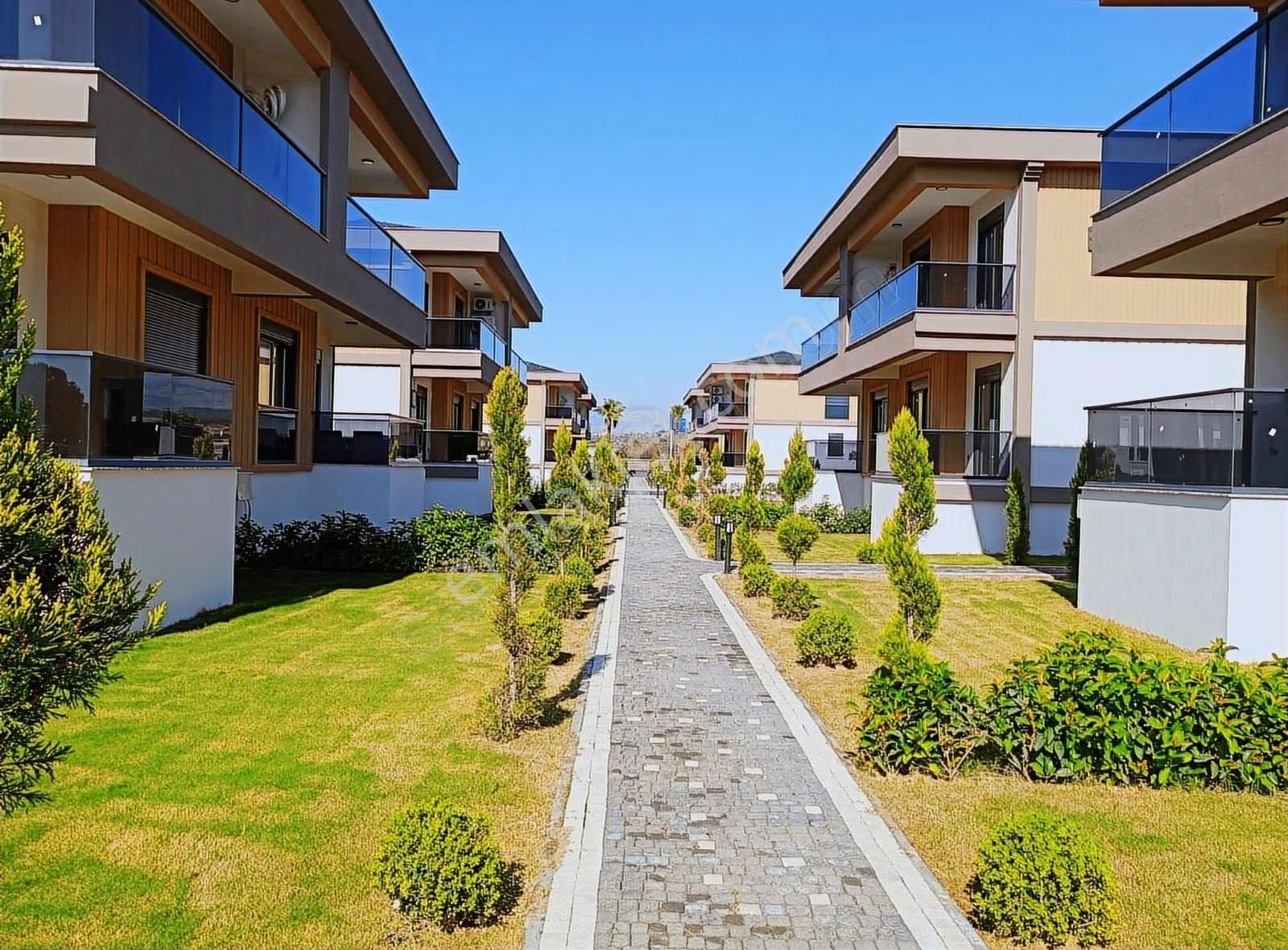 Kızıl Ağaçta Satılık Villa - Görsel 20