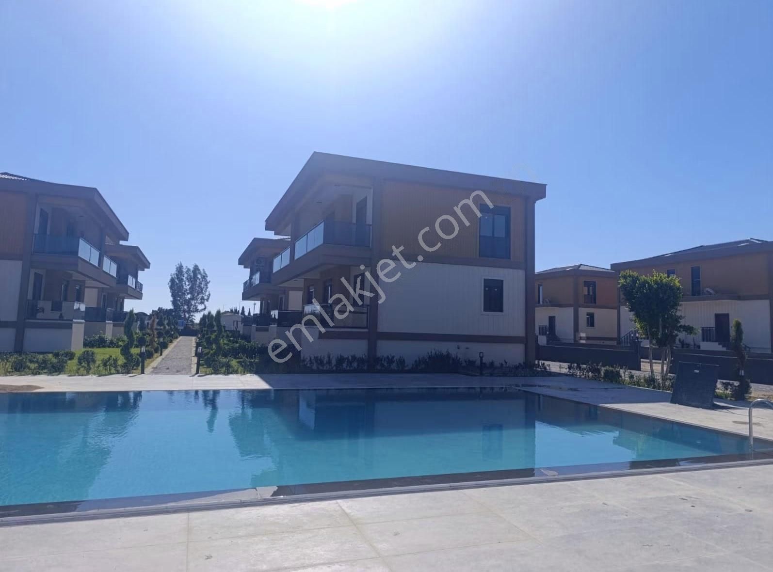 Kızıl Ağaçta Satılık Villa - Görsel 11