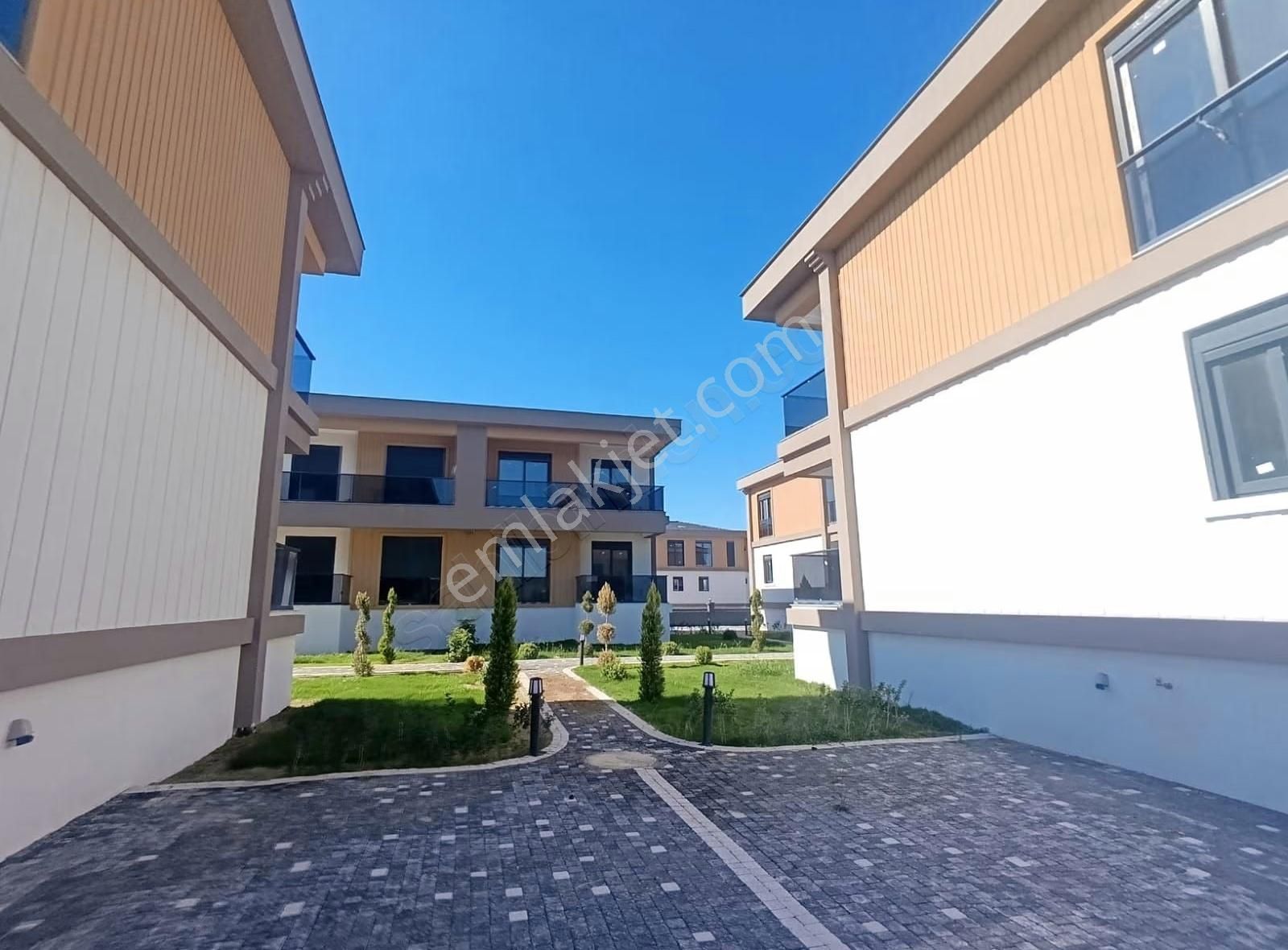 Kızıl Ağaçta Satılık Villa - Görsel 15