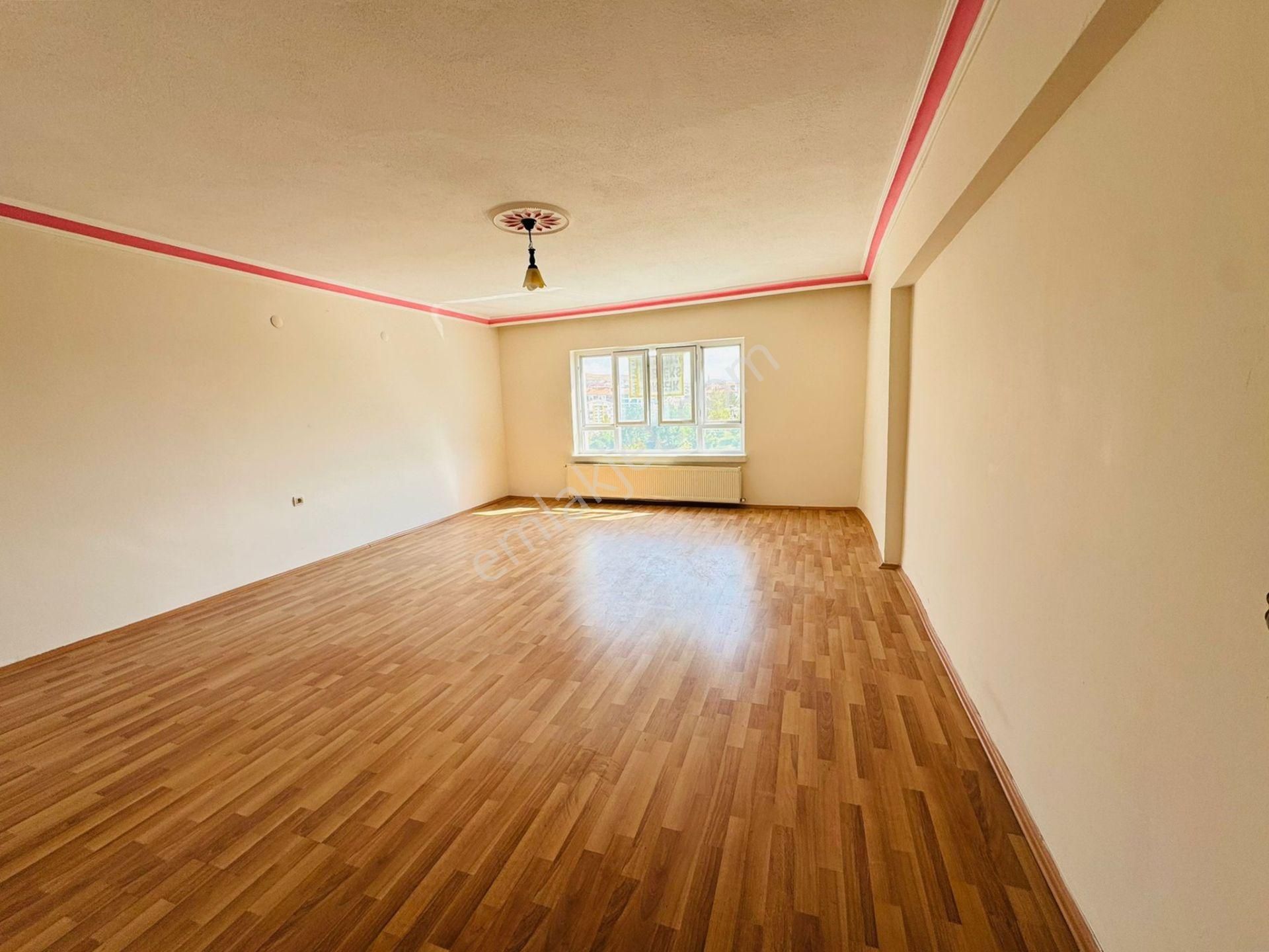 Battalgazi'de Çarşamba Pazarı Yakınında 3+1 Ara Kat Park Cepheli Satılık Daire !!