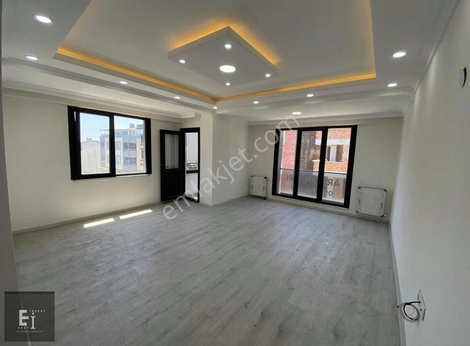 Eray Emlak'tan Satılık Arakat 3+1 115m2 Meydan Konumlu