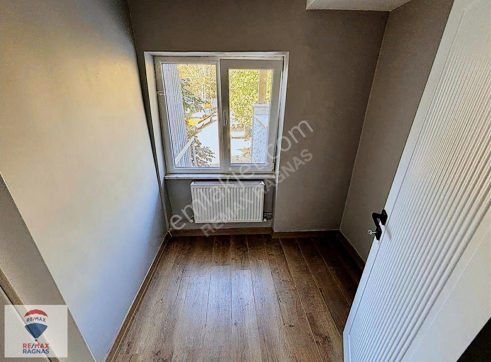 Üsküdar Selami Ali Mahallesinde Satılık Yenilenmiş Dubleks Daire - Görsel 24