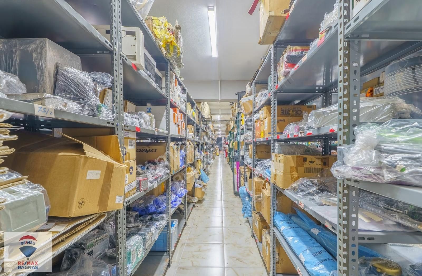 Ümraniye Site Mahallesinde Rampalı 1.000 M² Depolu Ticari Alan - Görsel 17