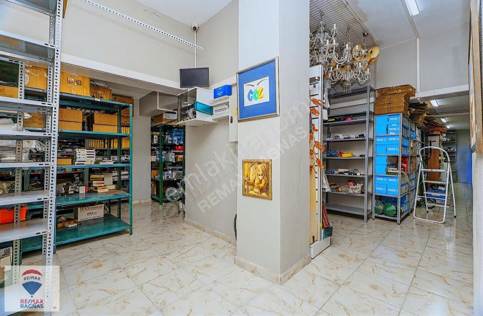 Ümraniye Site Mahallesinde Rampalı 1.000 M² Depolu Ticari Alan - Görsel 4