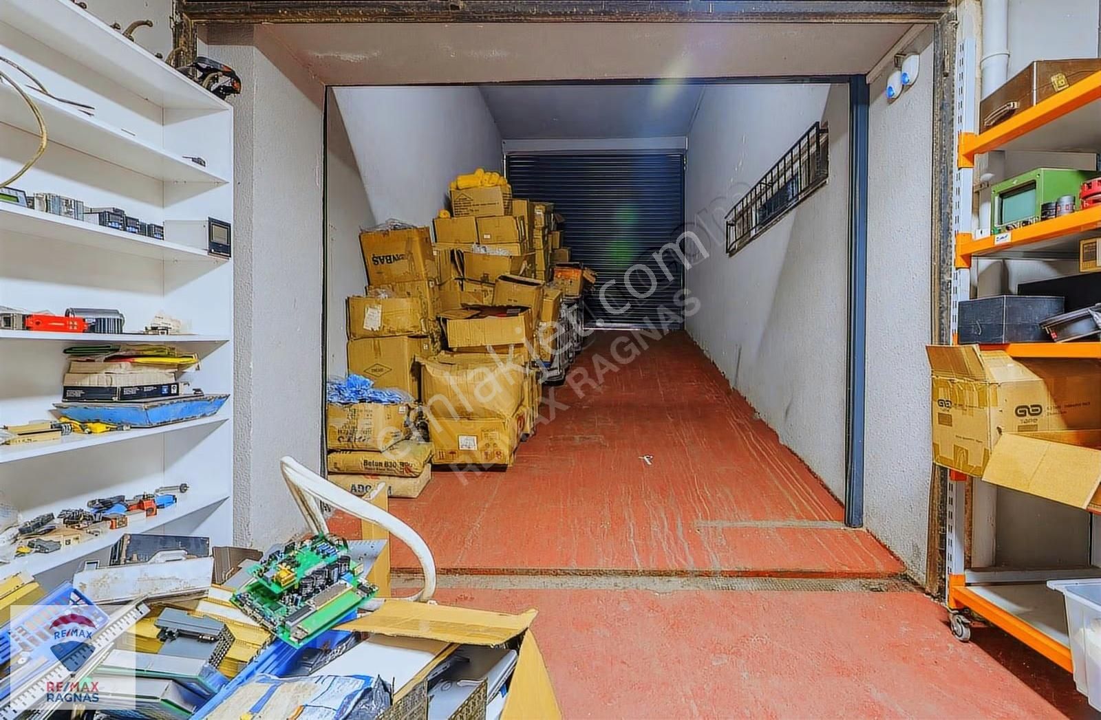 Ümraniye Site Mahallesinde Rampalı 1.000 M² Depolu Ticari Alan - Görsel 30