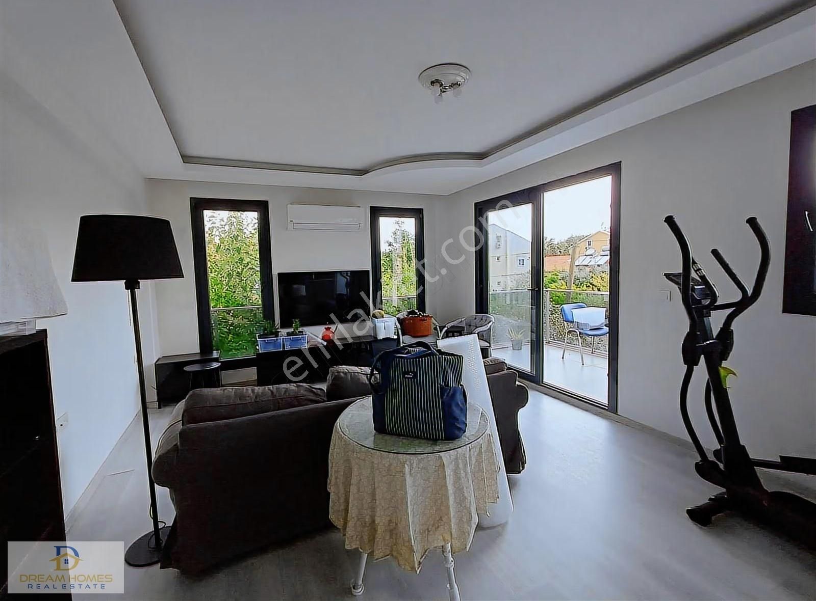 Foça'da Kiralık Geniş 3+1 Dubleks Daire