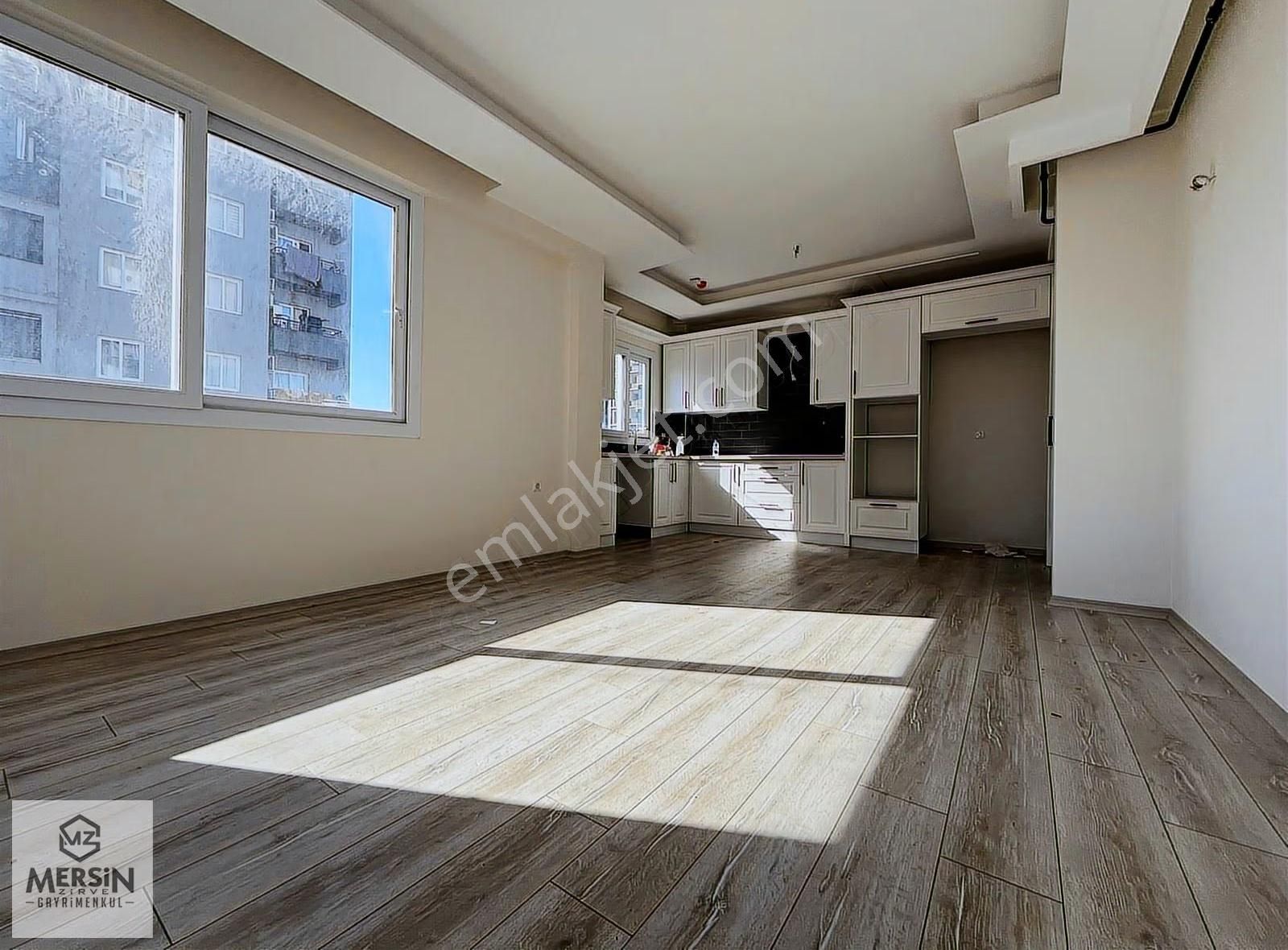 Premium Proje'de Harika Konumlu Havuzlu Site İçi Kiralık 4+1