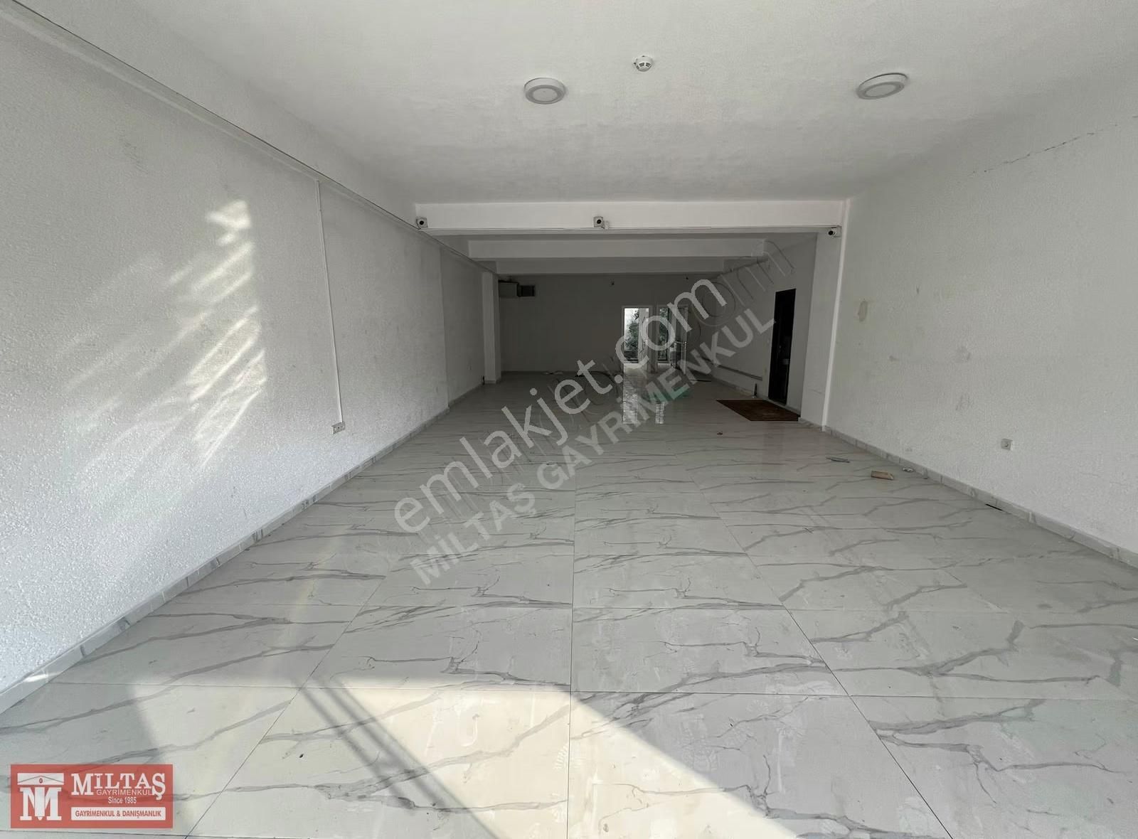 Cadde Üzerinde Masrafsız, Görünürlüğü Yüksek 130m² Giriş Mağaza - Görsel 4