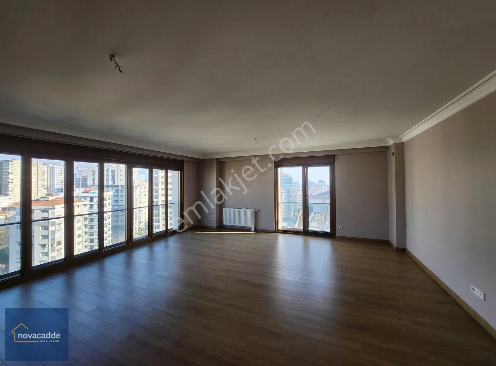 Kazasker Minibüs Cad. Üzeri 8+1 Özel Mimari Dekorlu Dubleks