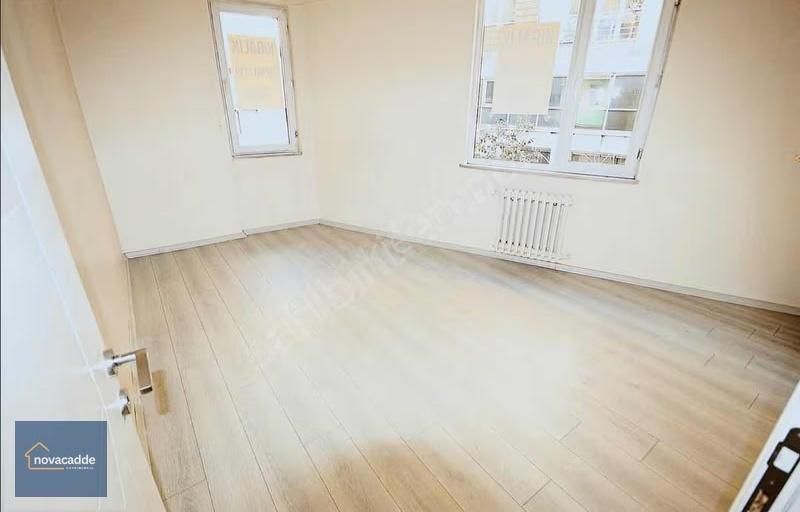 Şişli'de Çift Balkonlu, İçi Yenilenmiş, Asansörlü 2+1 Daire - Görsel 8