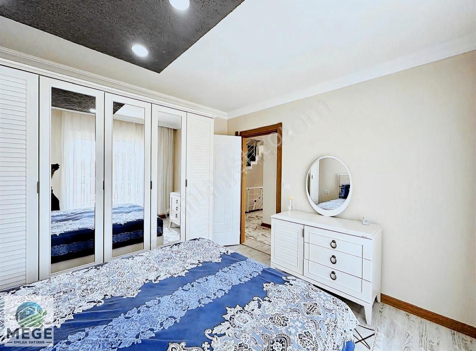 Megeden Yeniçiftlikte Bulvar Cepheli Satılık Havuzlu Villa - Görsel 11