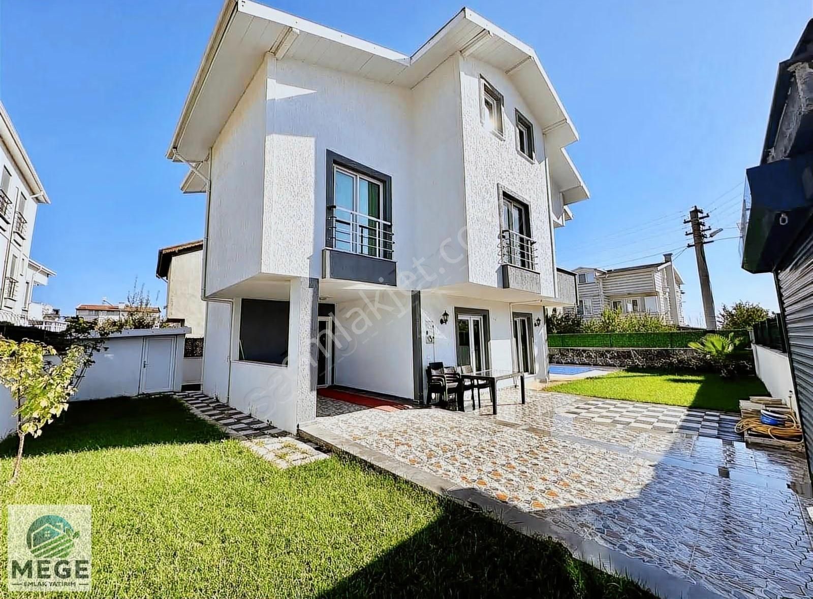 Megeden Yeniçiftlikte Bulvar Cepheli Satılık Havuzlu Villa - Görsel 8