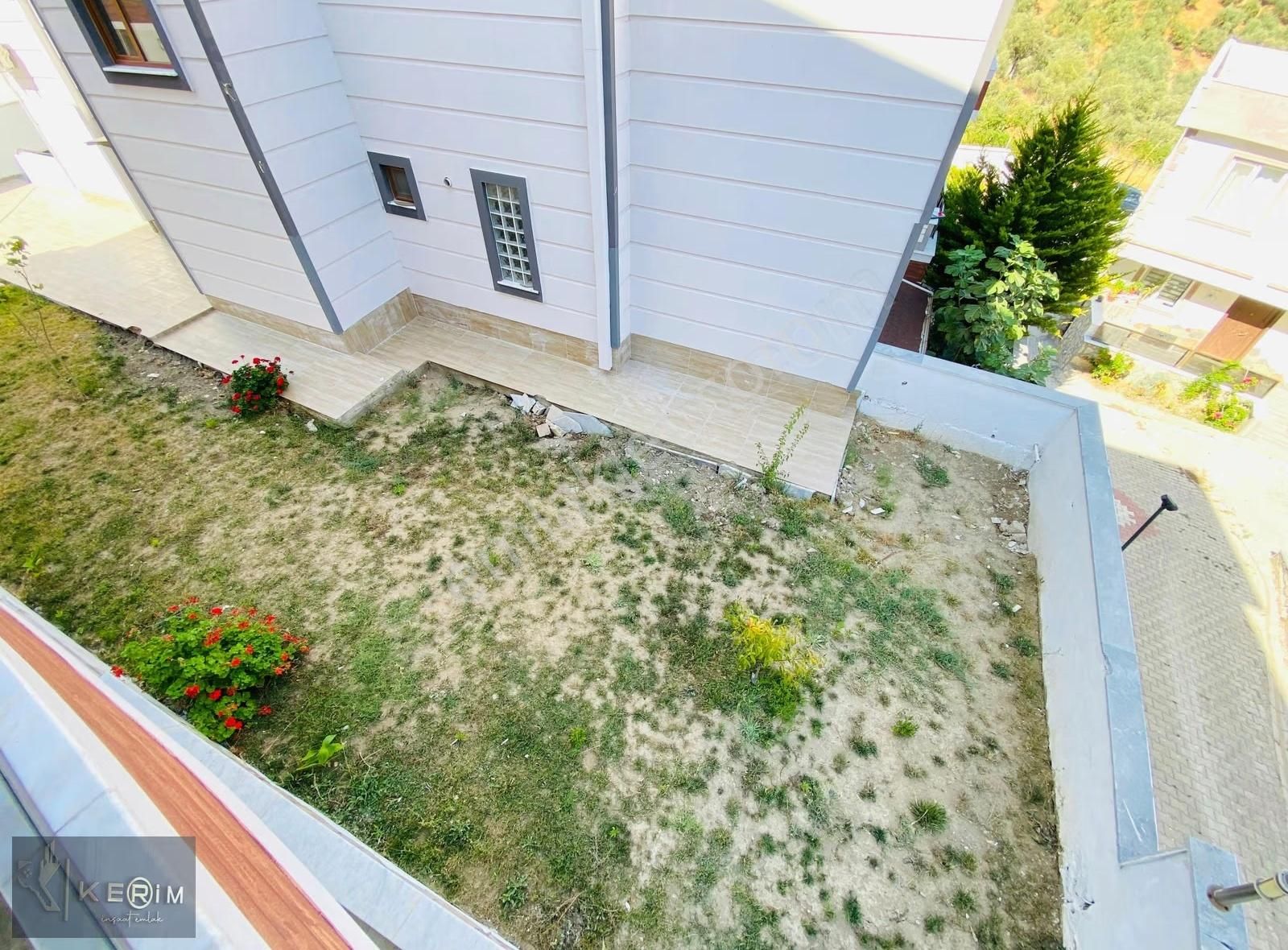 ✅ Küçükkuyu Kiralık 3+1 Havuzlu Sitede Bahçeli Daire - Görsel 8