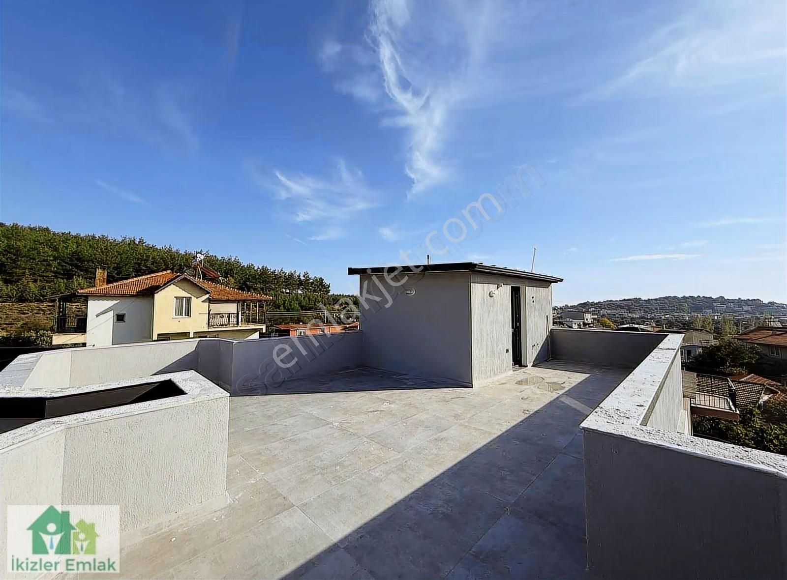 Ürkmez'de Deniz Manzaralı Müstakil Ayrı Mutfak 3+1 Köşe Villa - Görsel 23