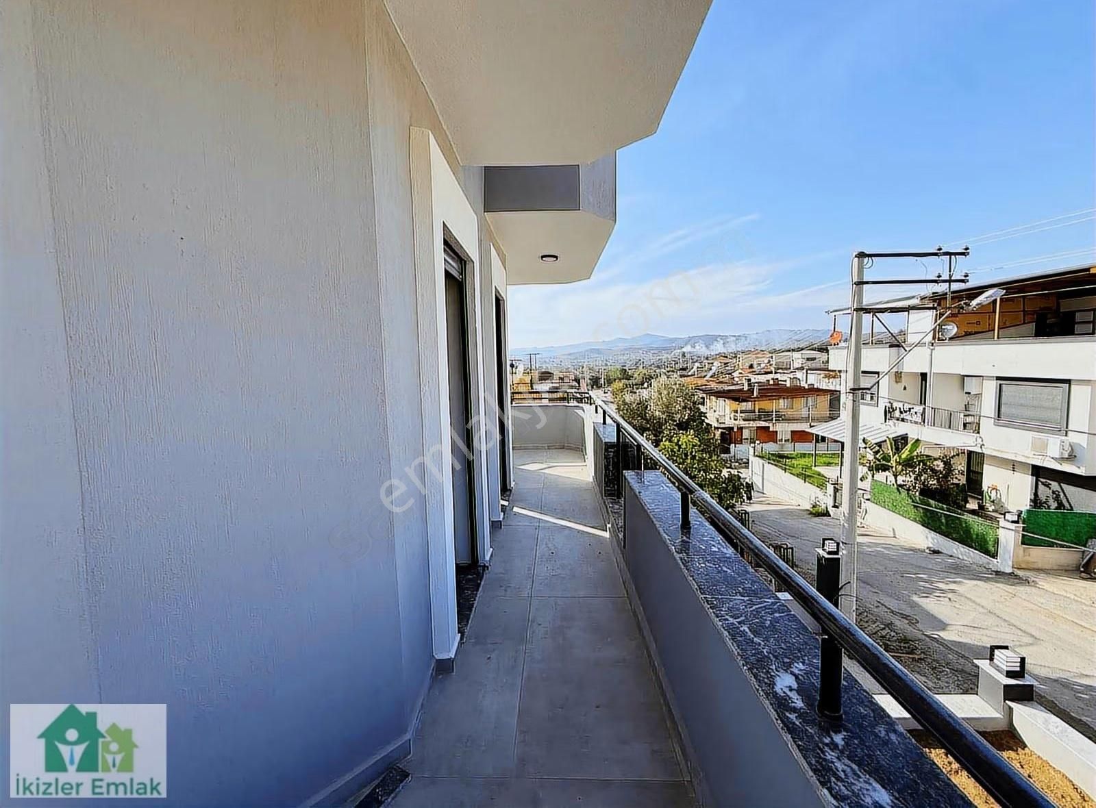 Ürkmez'de Deniz Manzaralı Müstakil Ayrı Mutfak 3+1 Köşe Villa - Görsel 4