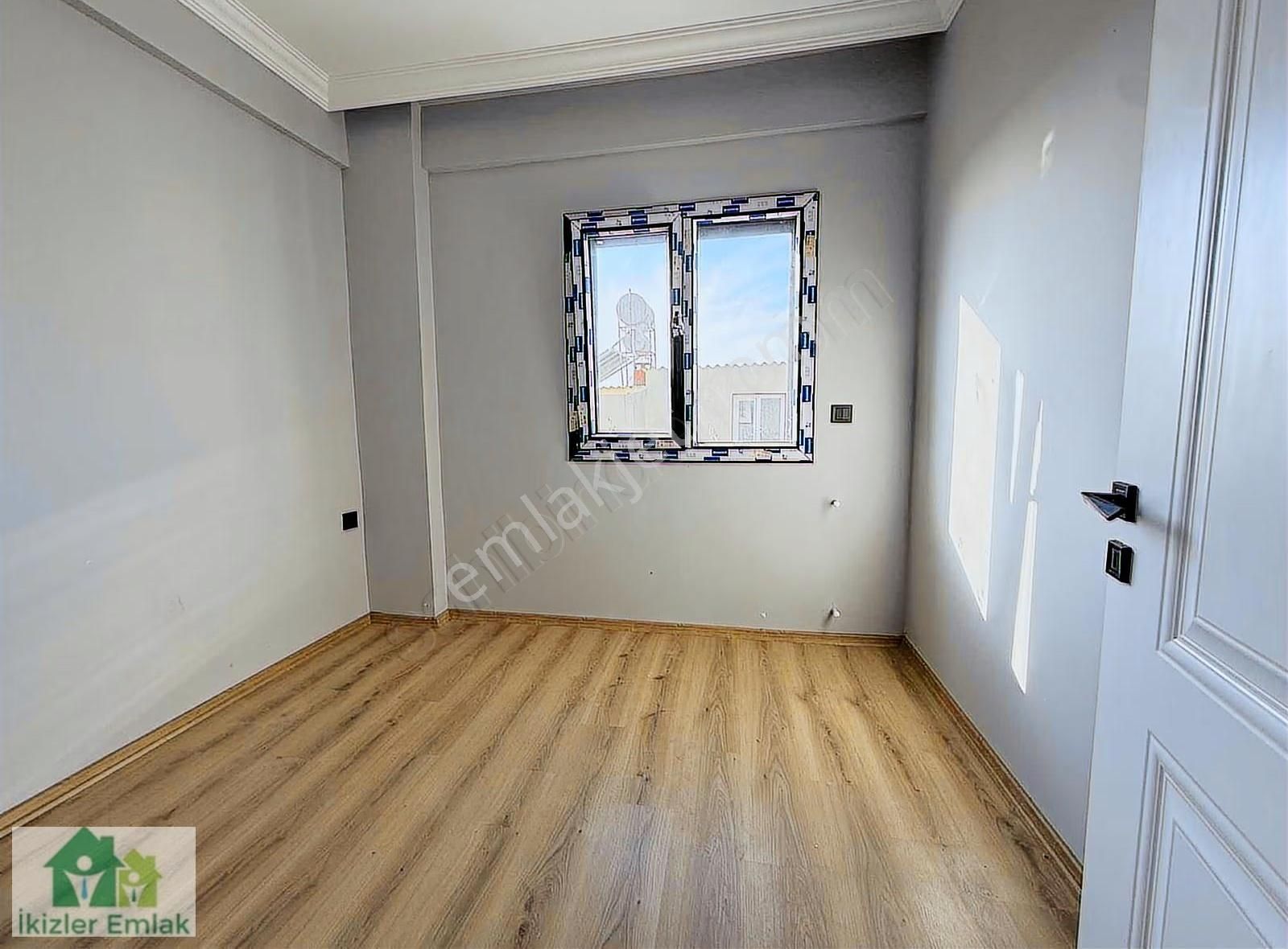 Ürkmez'de Deniz Manzaralı Müstakil Ayrı Mutfak 3+1 Köşe Villa - Görsel 29